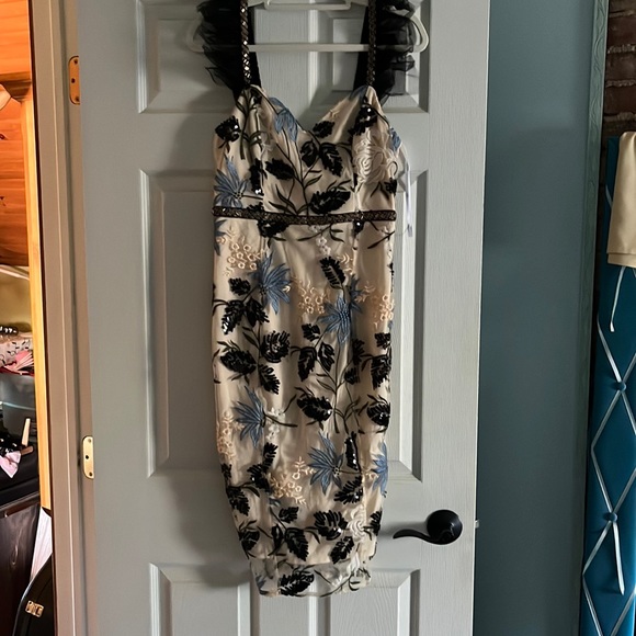 Hand embroidered dress size medium never worn tag still on! - Picture 1 of 3